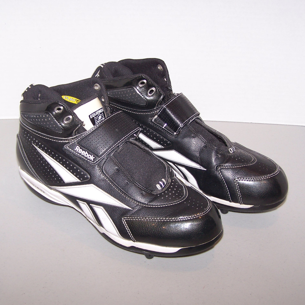 REEBOK NFL EQUIPMENT PLAY DRY FOOTBALL SHOES S3239